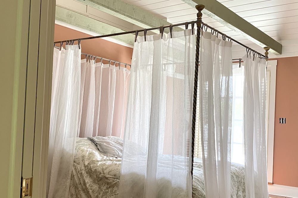 Photo of Bedroom in Rockbridge Baths