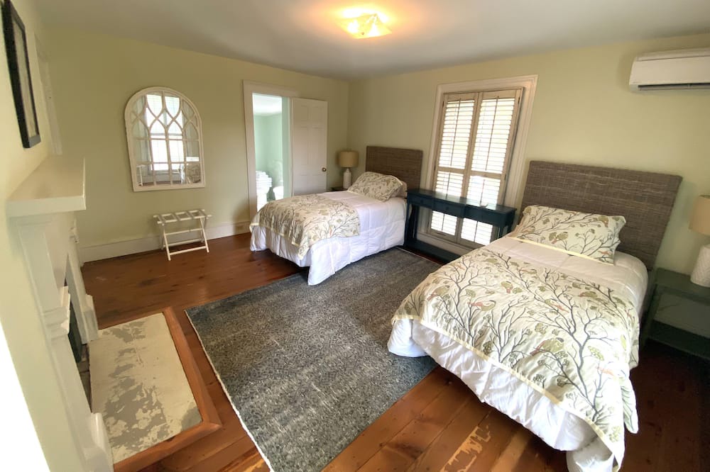 Photo of Bedroom in Rockbridge Baths