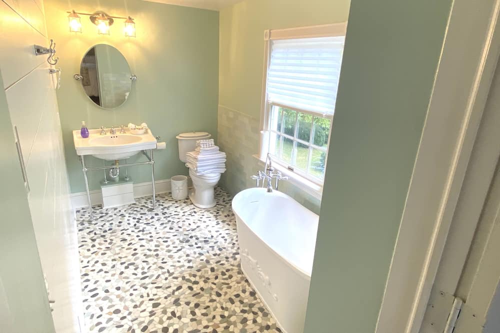 Photo of Bathroom in Rockbridge Baths