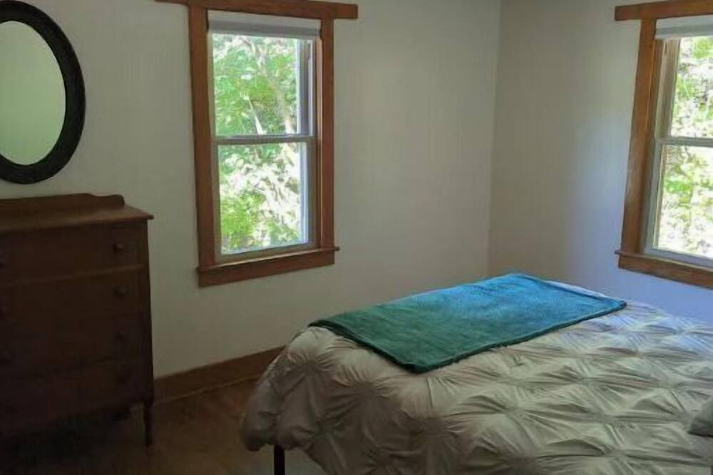 Photo of Bedroom in Saxton