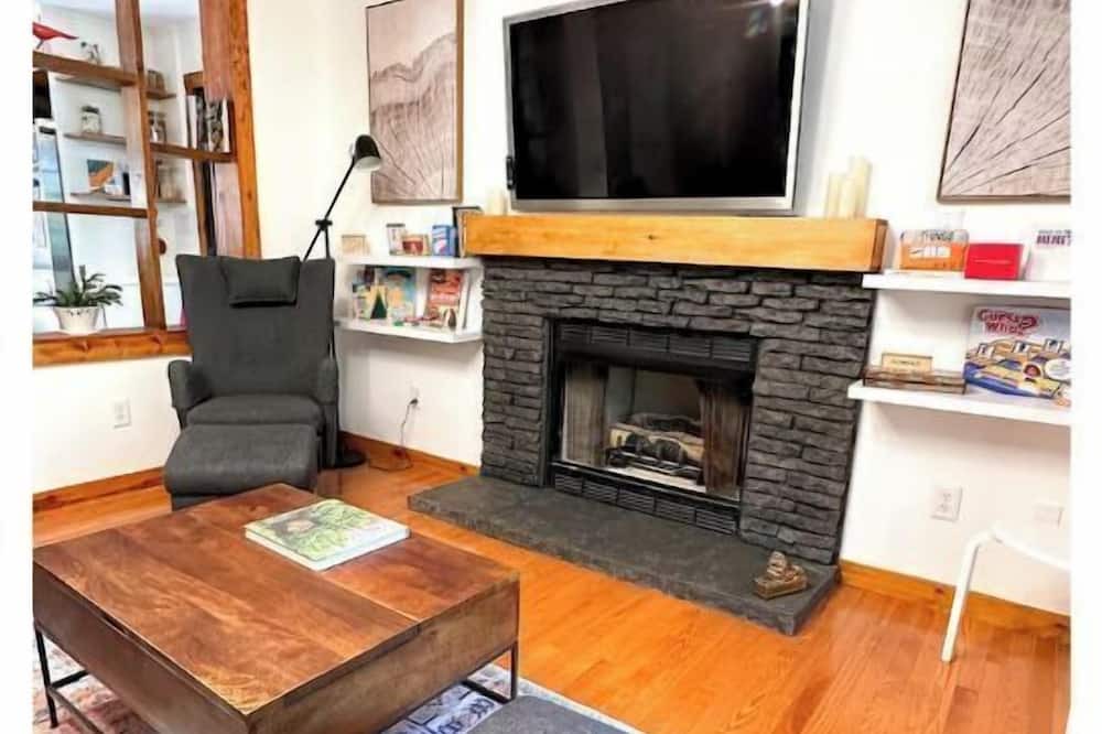 Photo of Livingroom in Lost River