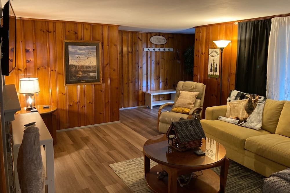 Photo of Livingroom in Meadville