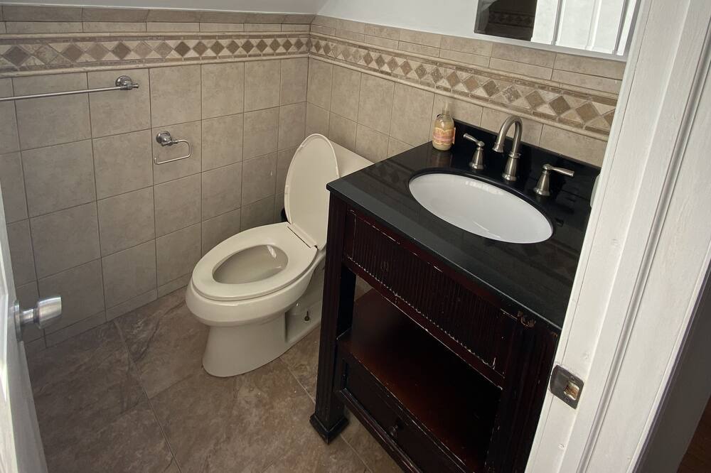 Photo of Bathroom in Weehawken