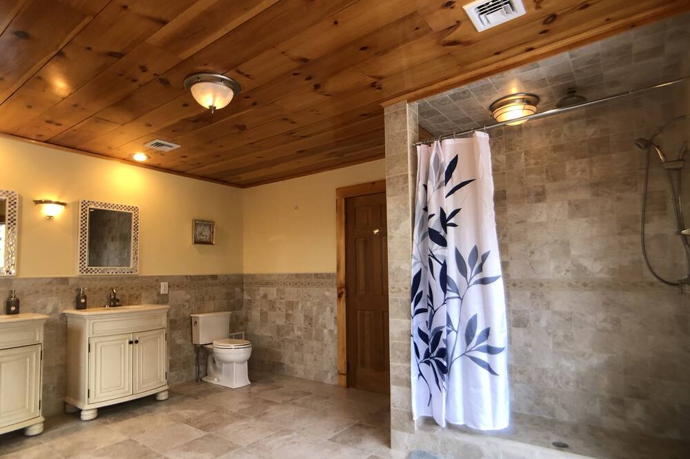 Photo of Bathroom in Reeders