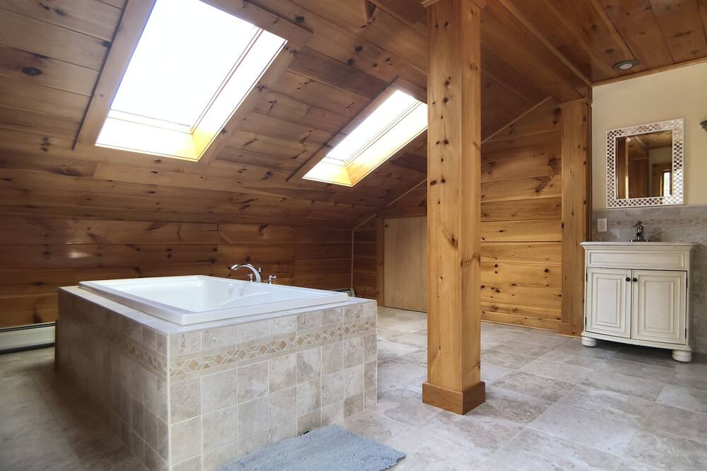 Photo of Bathroom in Reeders