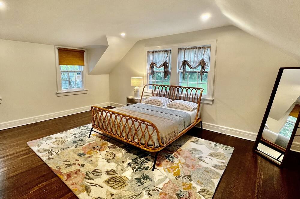 Photo of Bedroom in Maplewood