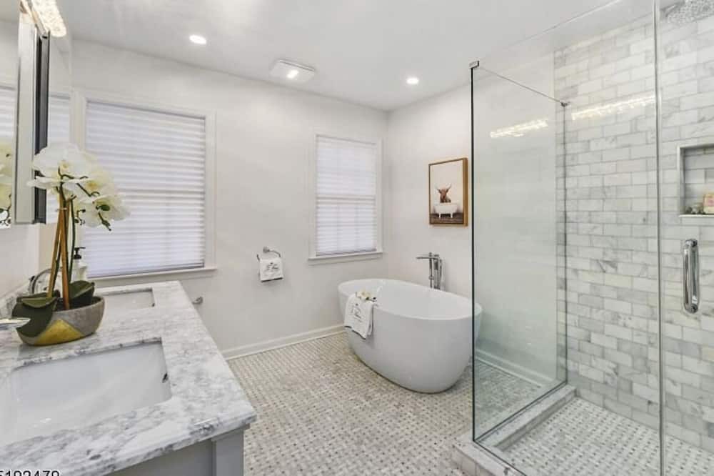 Photo of Bathroom in Maplewood