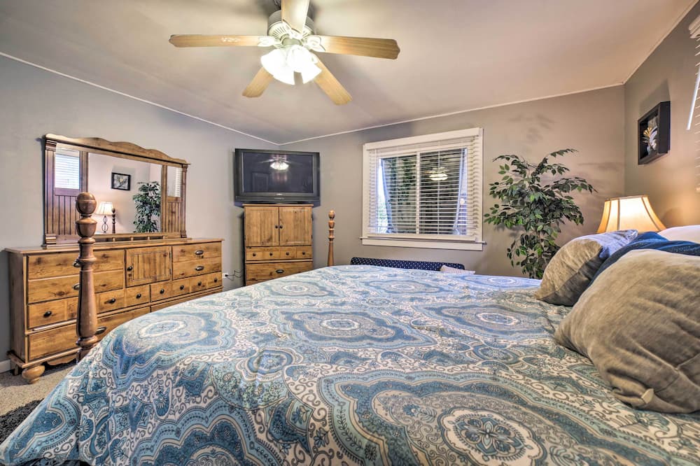 Photo of Bedroom in Marshall-Shadeland