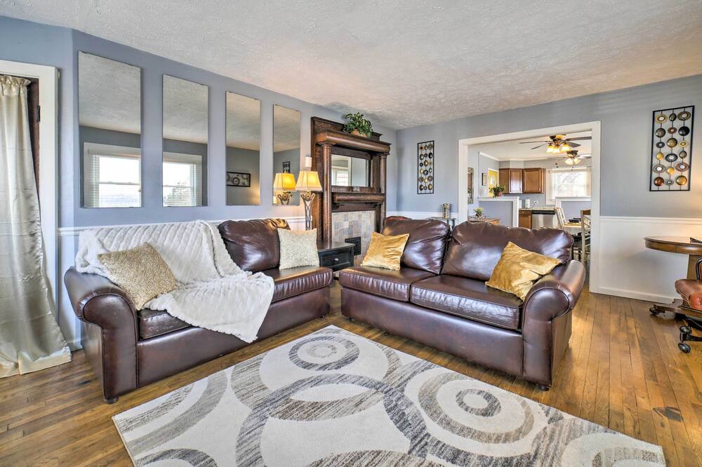 Photo of Livingroom in Marshall-Shadeland