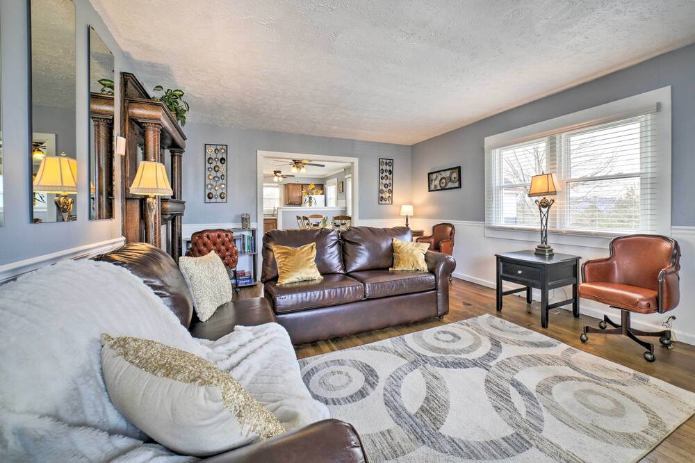 Photo of Livingroom in Marshall-Shadeland