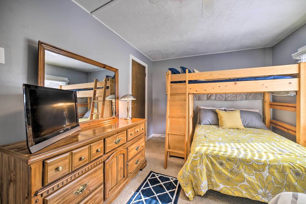 Photo of Bedroom in Marshall-Shadeland