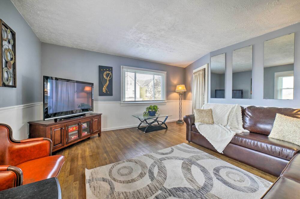 Photo of Livingroom in Marshall-Shadeland