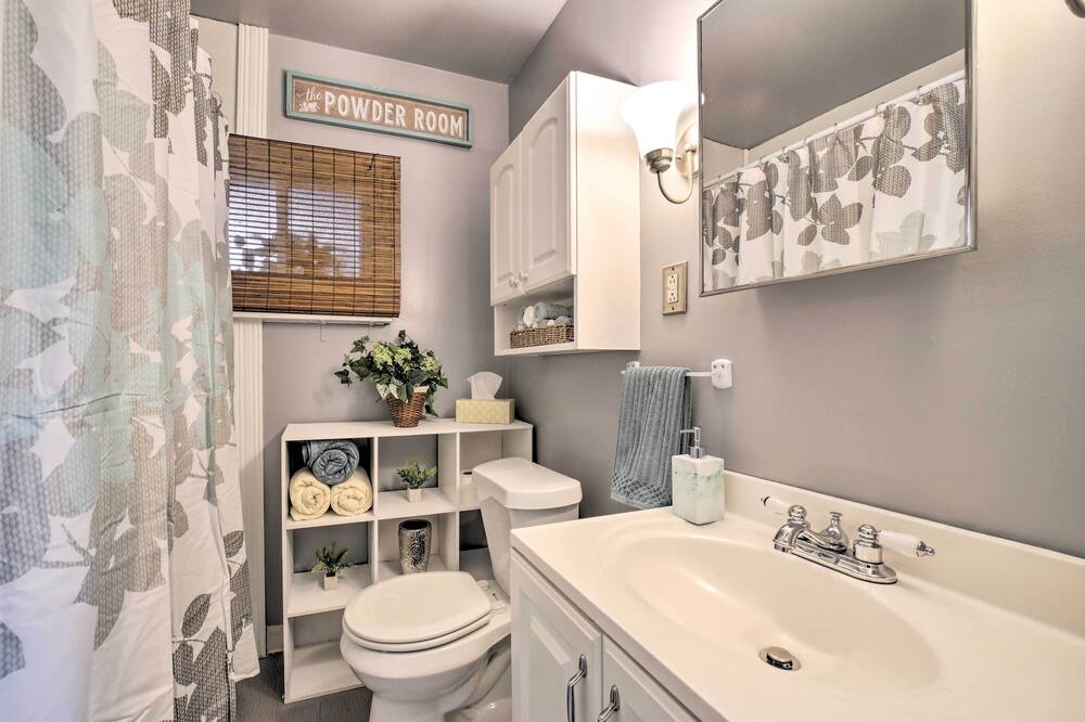 Photo of Bathroom in Marshall-Shadeland
