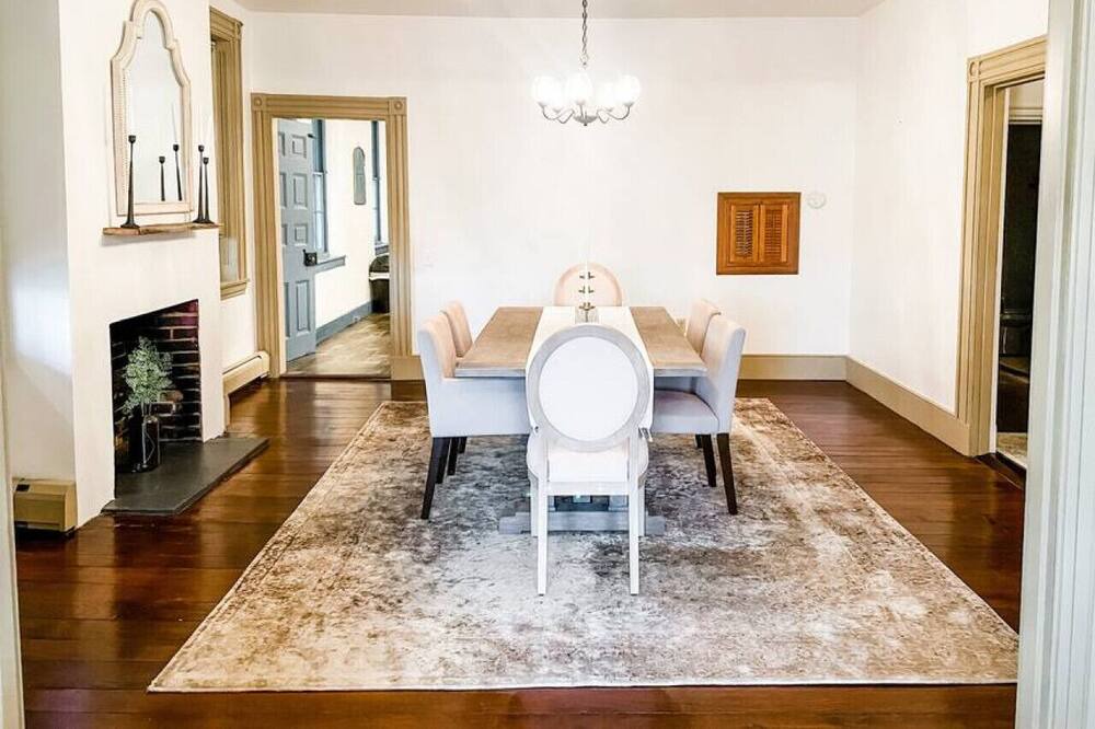 Photo of Bedroom in Gap