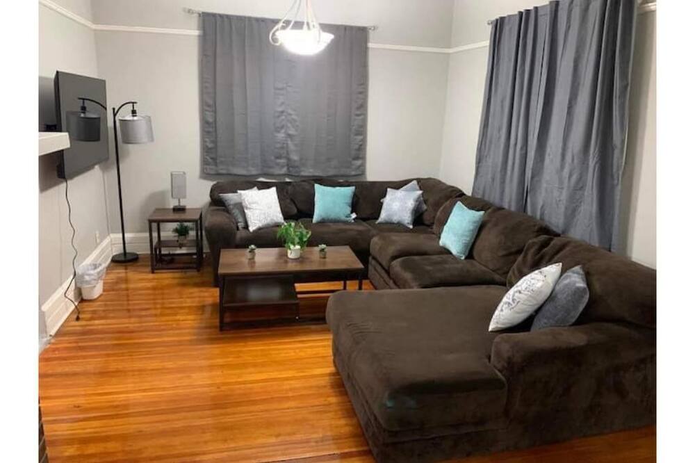 Photo of Livingroom in Charleston