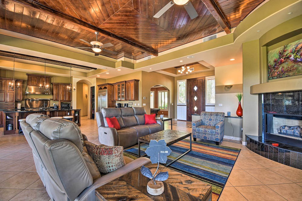 Photo of Livingroom in East Mesa