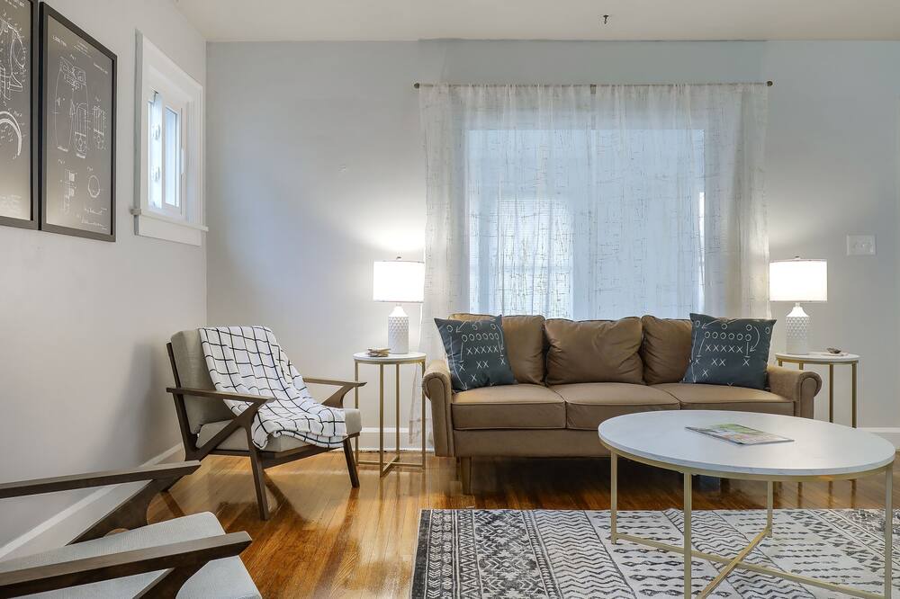 Photo of Livingroom in Canton
