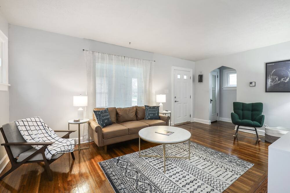 Photo of Livingroom in Canton
