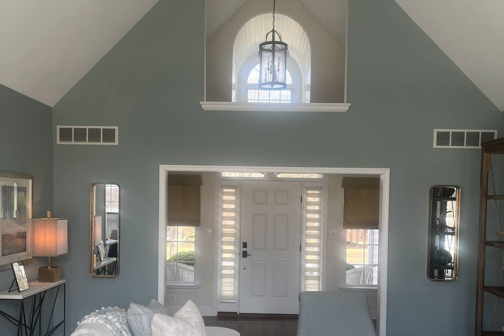 Photo of Livingroom in Edgewater
