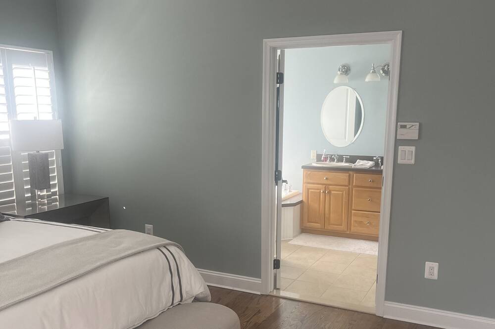Photo of Bedroom in Edgewater