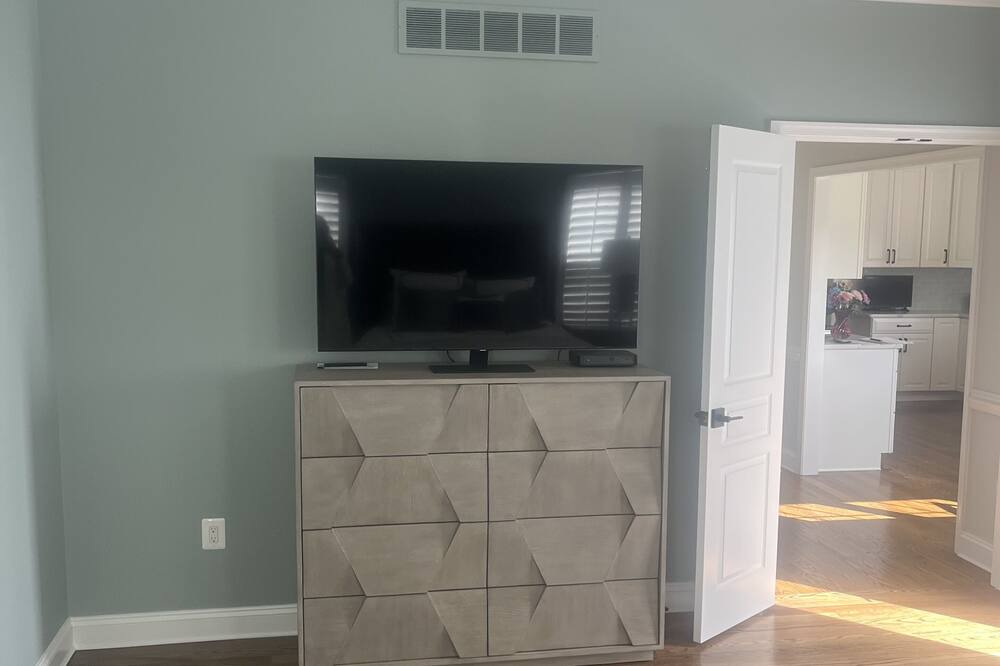 Photo of Bedroom in Edgewater