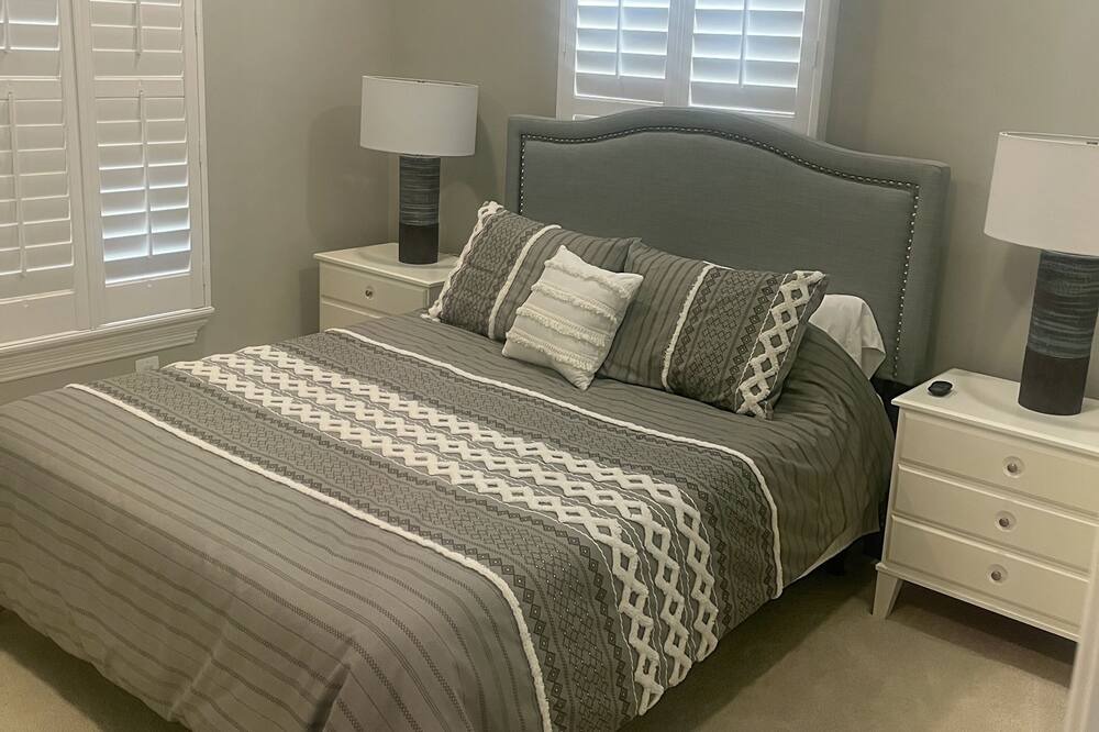 Photo of Bedroom in Edgewater