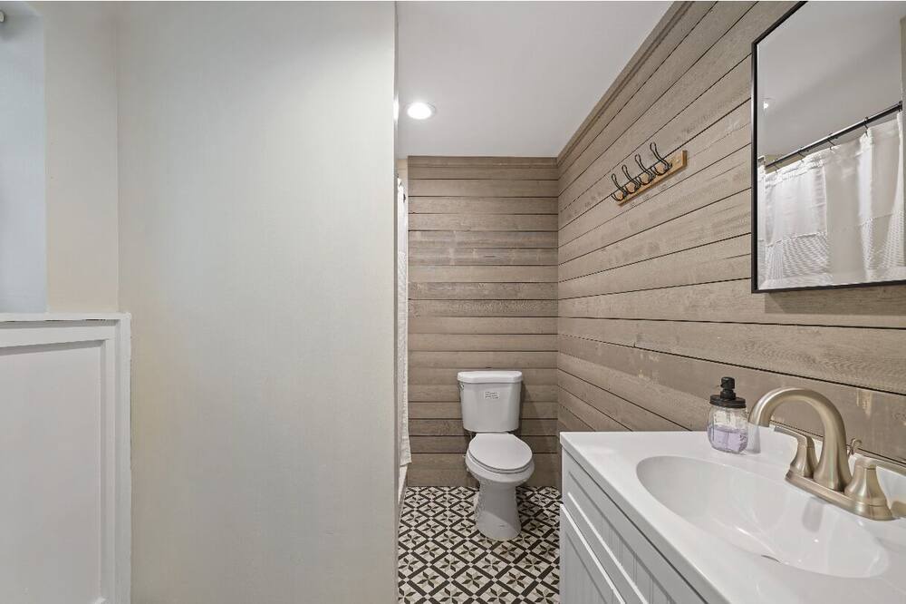 Photo of Bathroom in Rowland