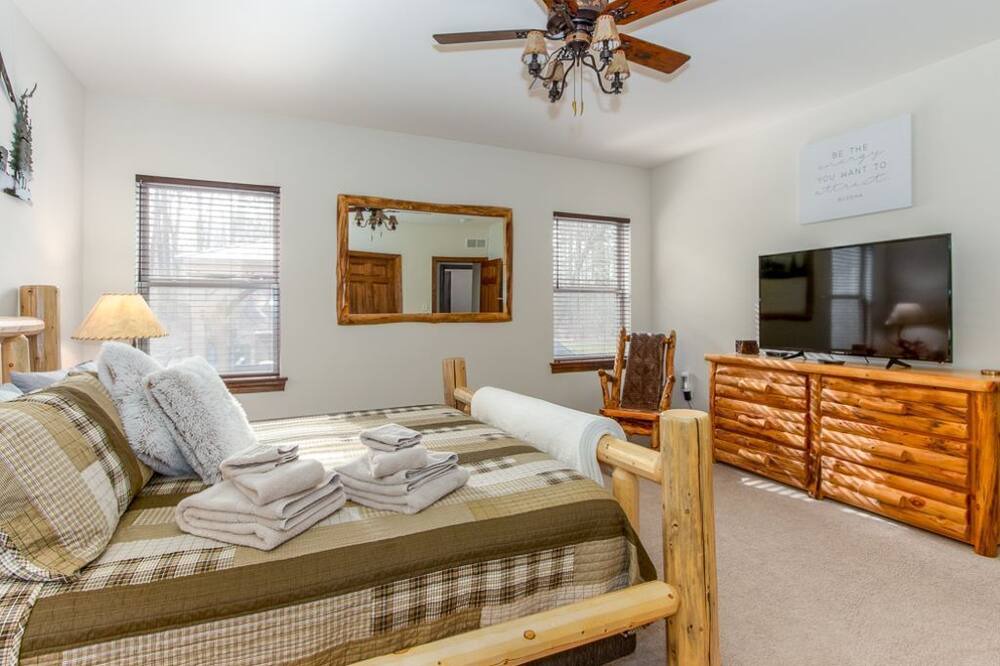 Photo of Bedroom in State College