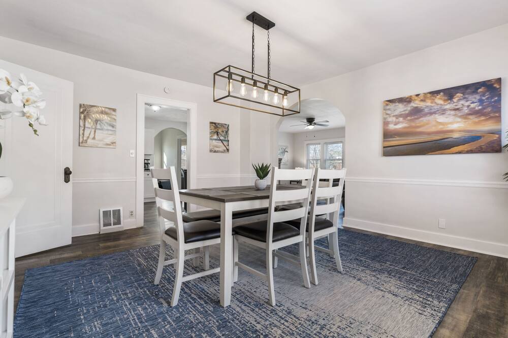 Photo of Livingroom in Canton