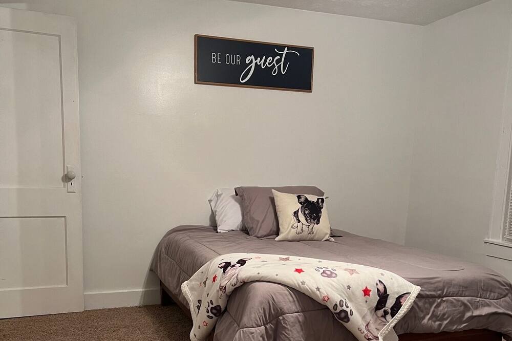 Photo of Bedroom in Berea