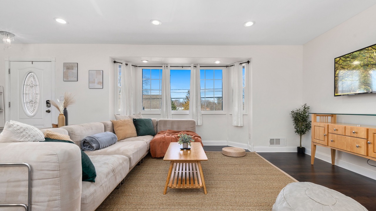 Photo of Livingroom in White Oak