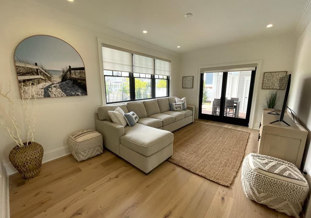 Photo of Livingroom in Admiral Estates