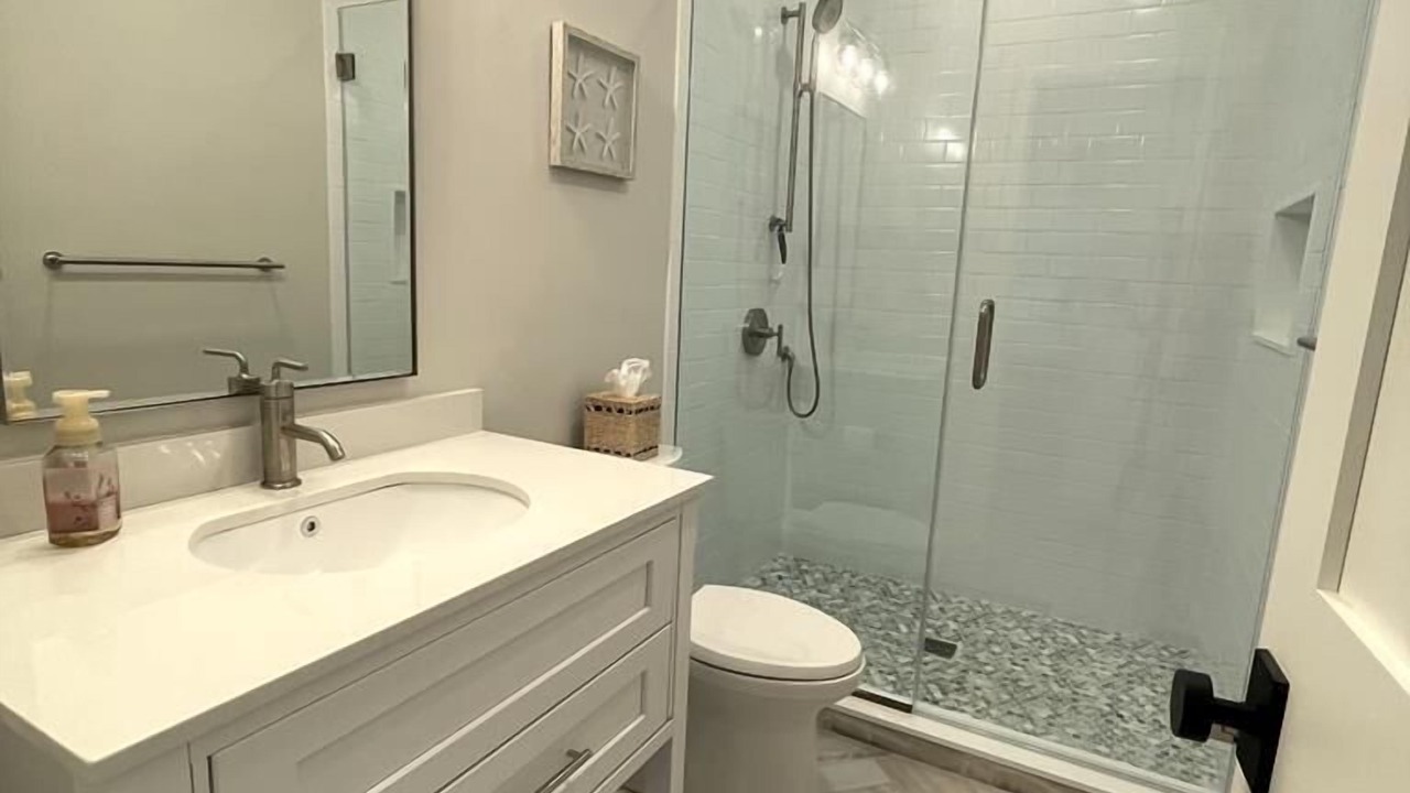 Photo of Bathroom in Admiral Estates