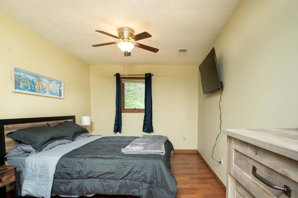 Photo of Bedroom in Cheat Lake