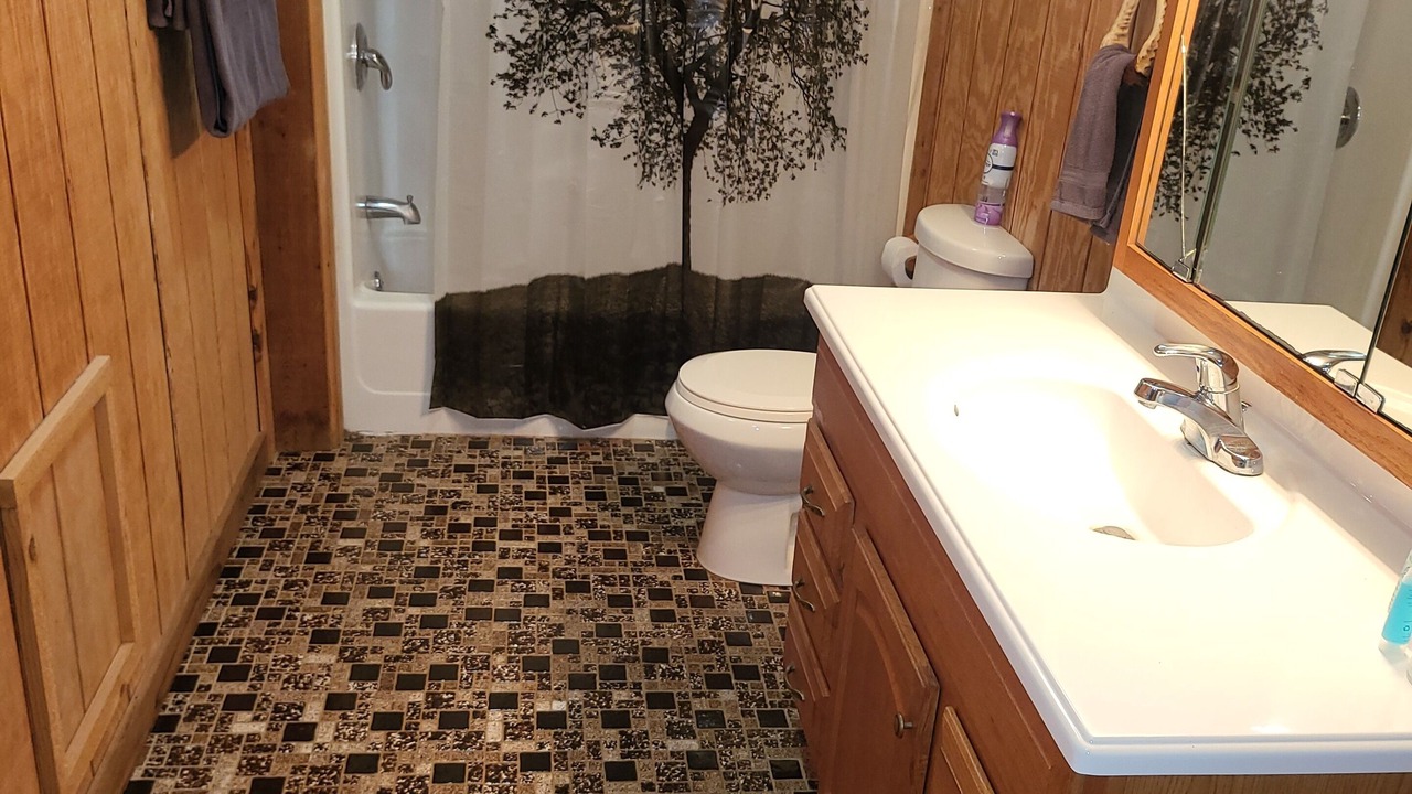 Photo of Bathroom in Gnaw Bone