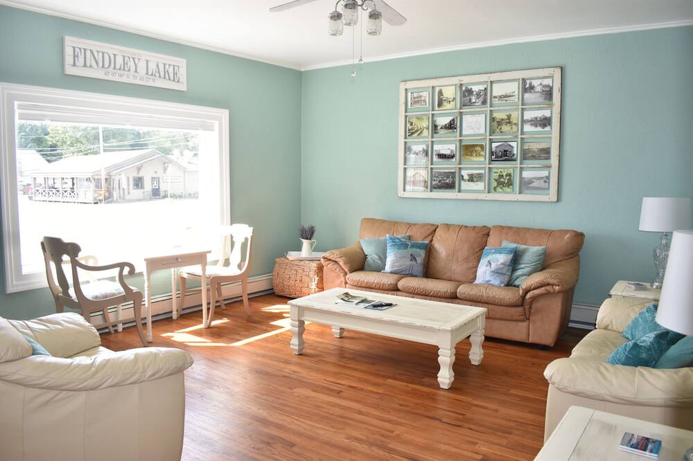 Photo of Livingroom in Findley Lake