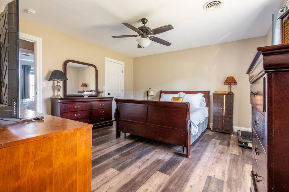 Photo of Bedroom in Annville