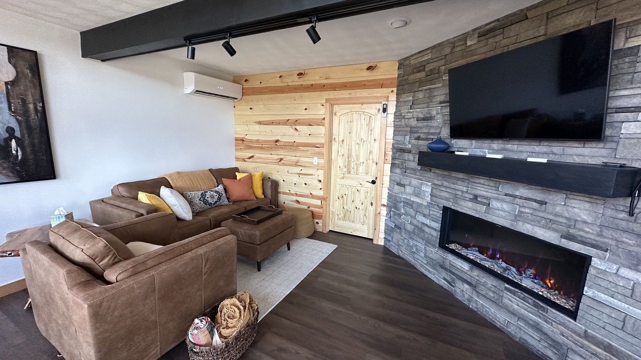 Photo of Livingroom in James Creek