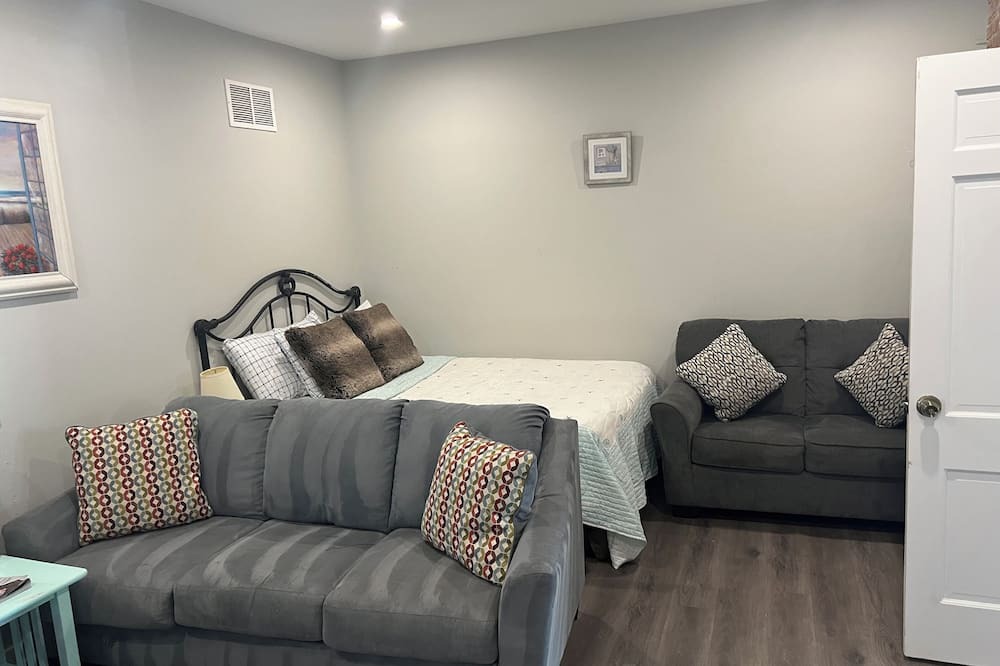 Photo of Livingroom in Long Branch