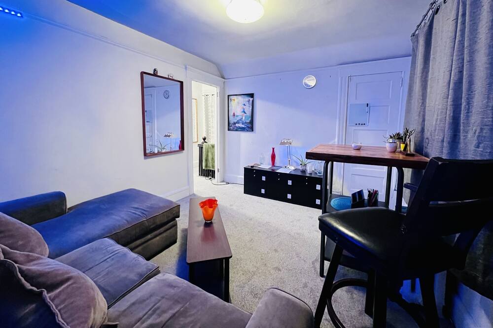 Photo of Livingroom in Rutherford