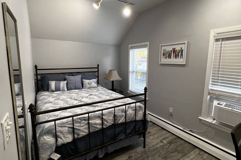 Photo of Bedroom in Butler