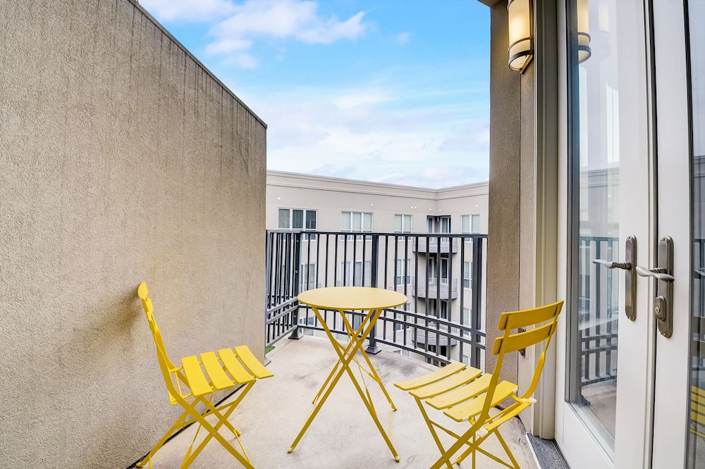 Photo of Patio Balcony in Lockerbie Square