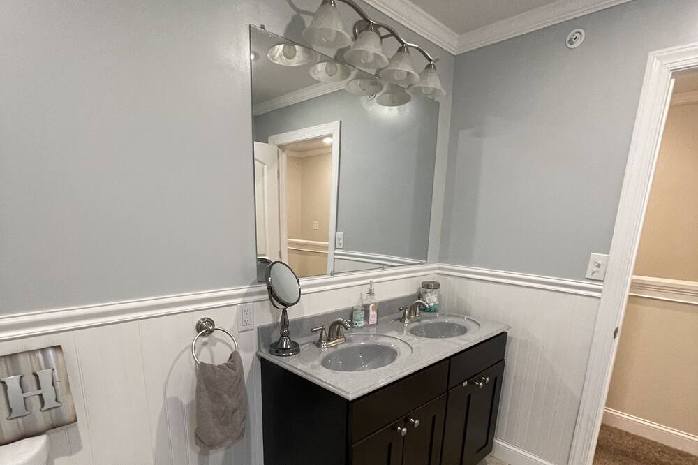Photo of Bathroom in North Philadelphia