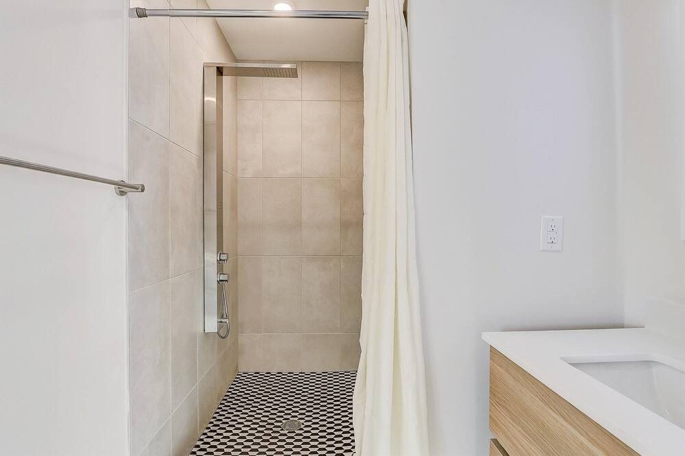 Photo of Bathroom in North Philadelphia West