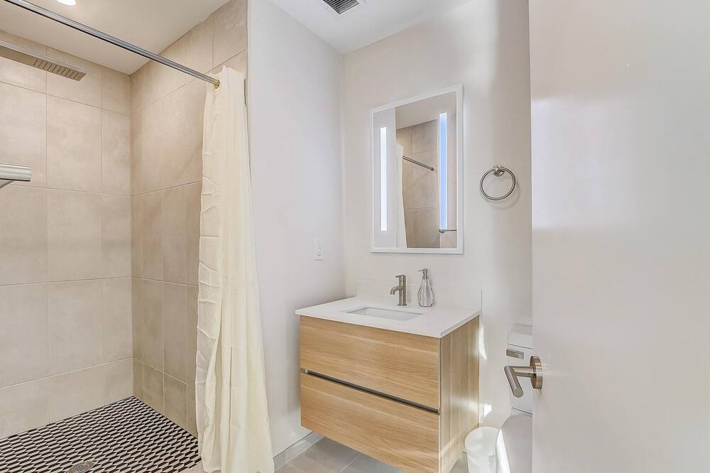 Photo of Bathroom in North Philadelphia West