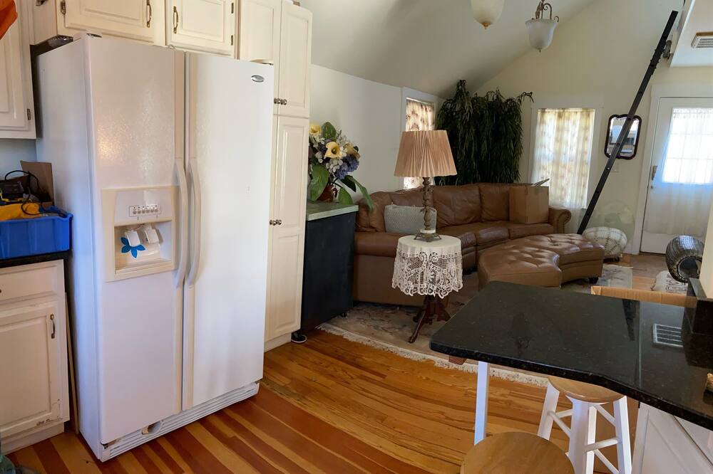 Photo of Livingroom in Adelphia