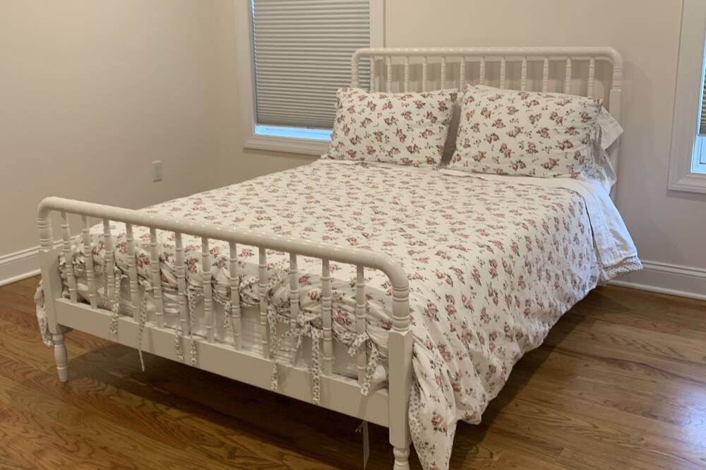 Photo of Bedroom in Teaneck