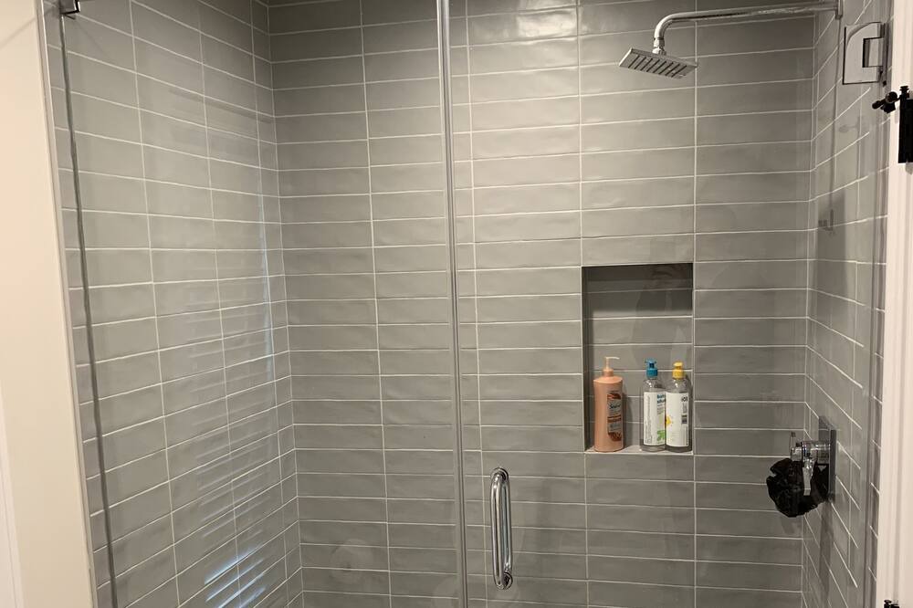 Photo of Bathroom in Teaneck