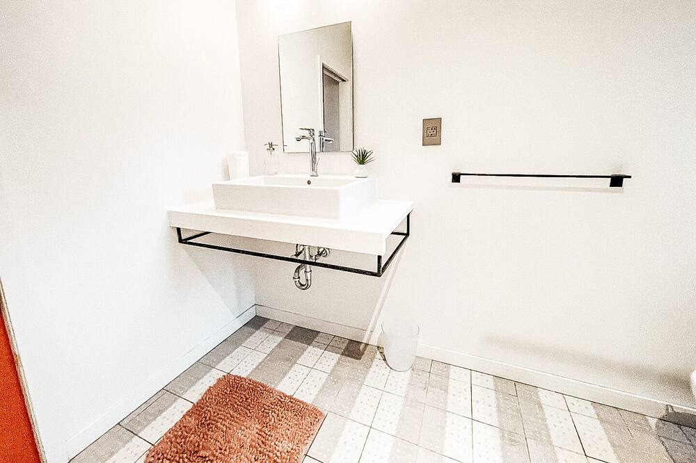 Photo of Bathroom in Brewerytown