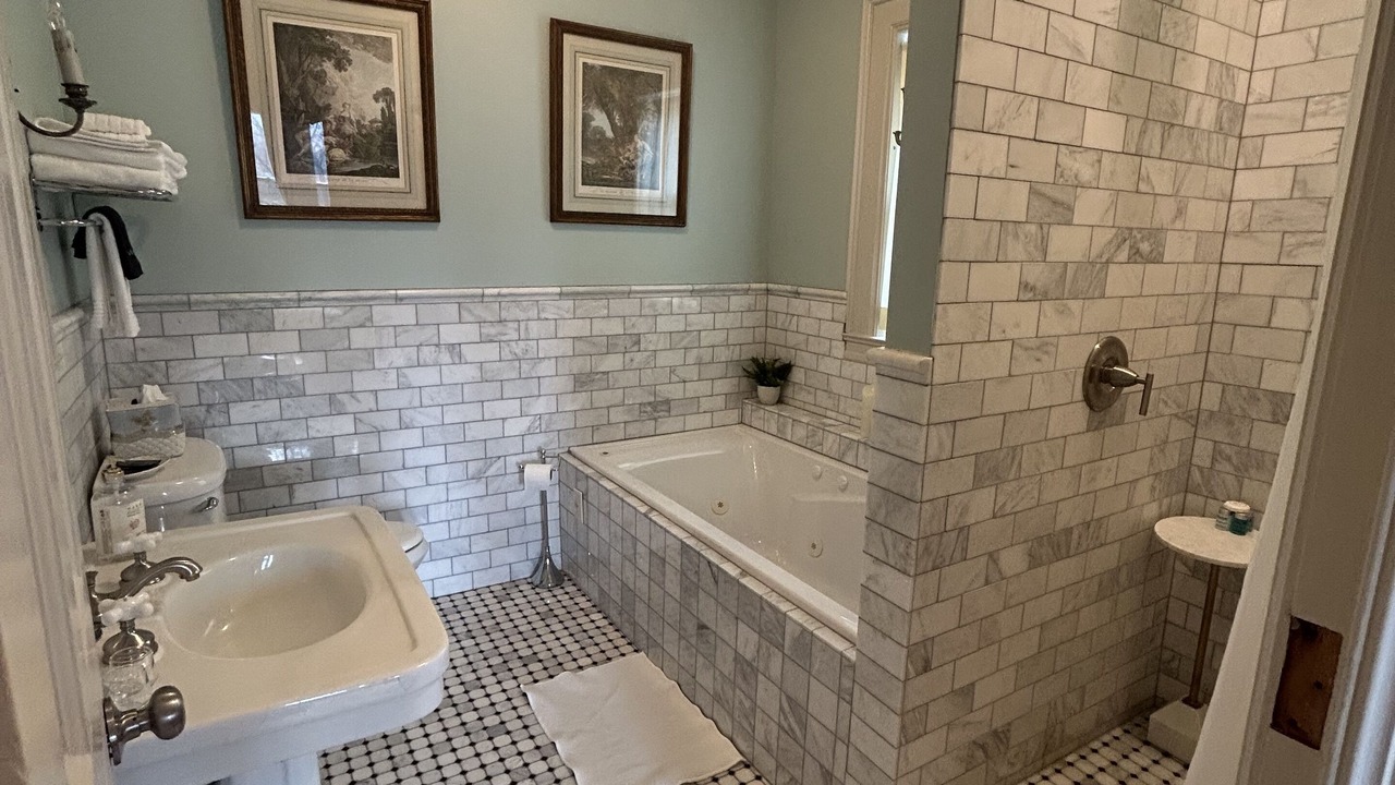 Photo of Bathroom in Warren